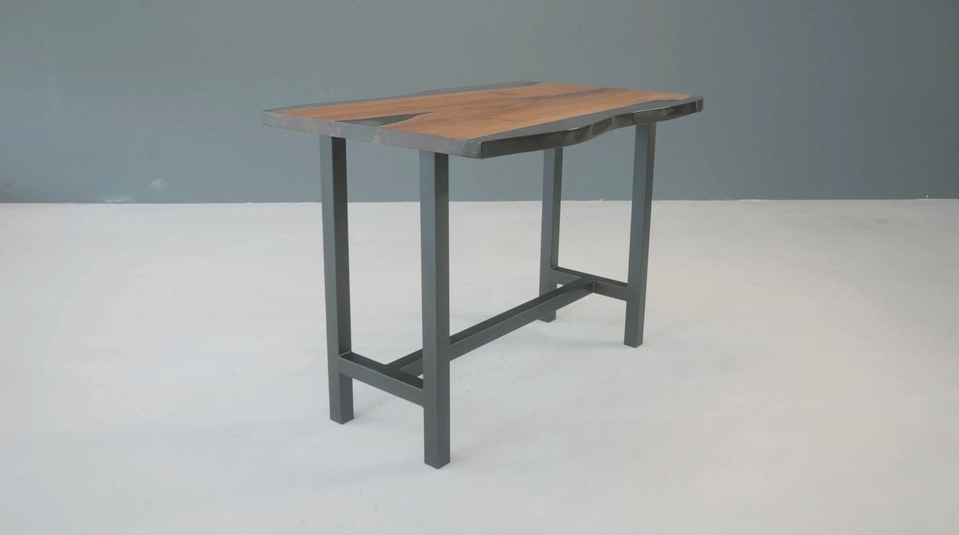 Eettafel 32 - Walnoot Epoxy - 140cm x 100cm - The Epoxy Nest